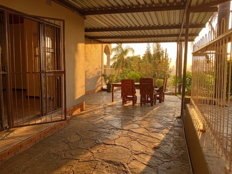 To Let 4 Bedroom Property for Rent in Safari Gardens North West